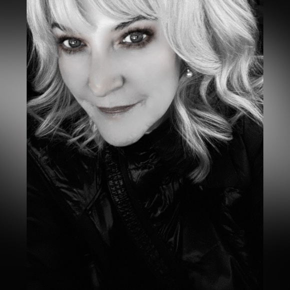 Meet your Posher, Kelly - Picture 1 of 1